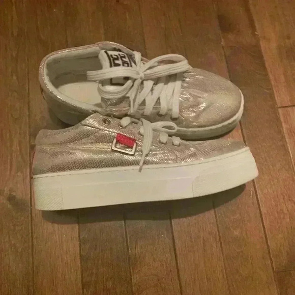 🔥🔥2/30$ 🔥Ming kuang Gold  colour shoes - Picture 3 of 12